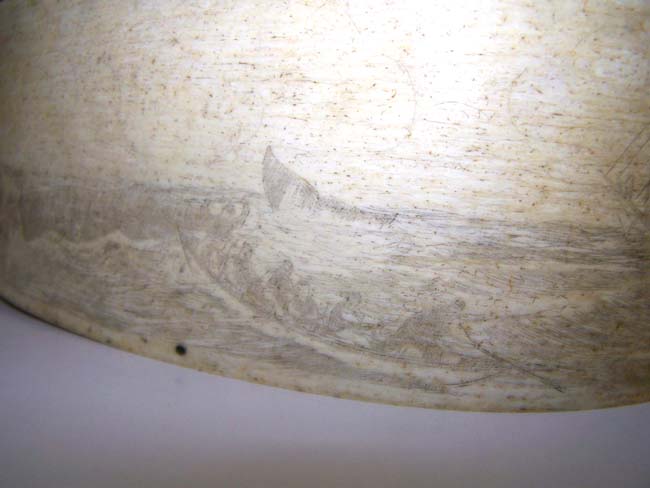 A large oval 19th century 'Four Finger' ANTIQUE Scrimshawed Whalebone 'DITTY" Box — image 6